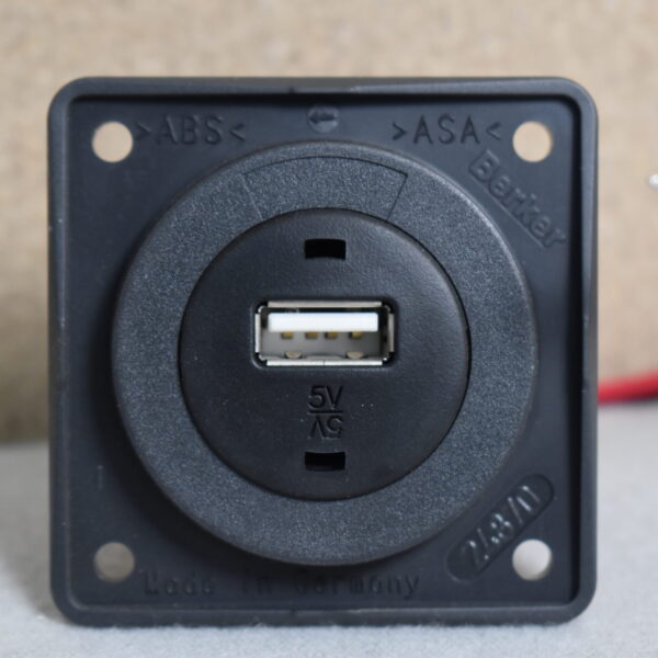 Berker Integro USB Ladesteckdose 12V anthrazit matt – Ersatzteile für  Wohnmobil