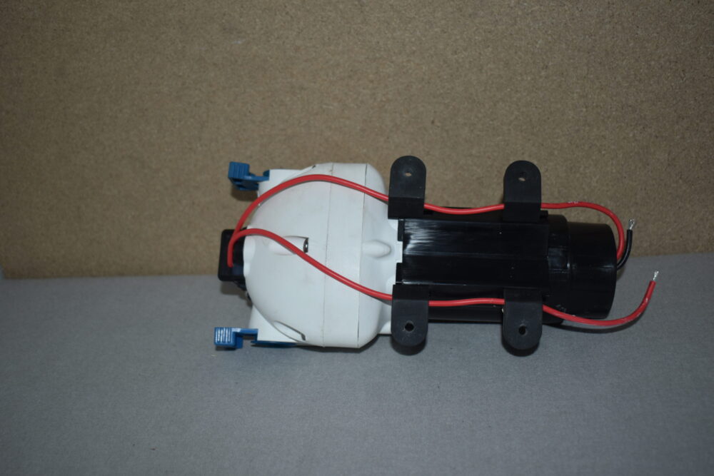 Flojet Wasserpumpe mit Adapter und Anleitung Model: R3426501