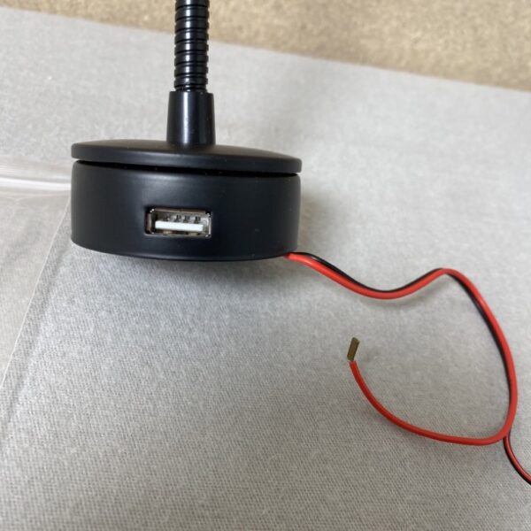 Schwanenhalslampe / Leselampe LED mit USB-Anschluss 18cm Black 12 V