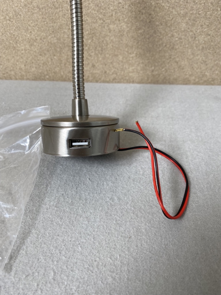 Schwanenhalslampe / Leselampe LED mit USB-Anschluss 18cm Brushed Chrome 12 V