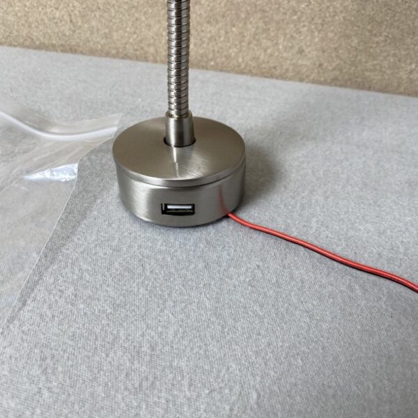 Schwanenhalslampe / Leselampe LED mit USB-Anschluss 28cm Brushed Chrome 12 V