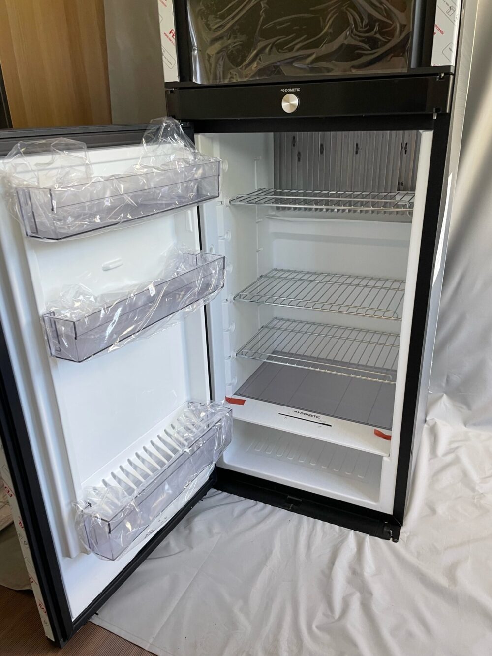Dometic RMDT 10.5 Kühlschrank mit Gefrierfach und Backofen 10-Series