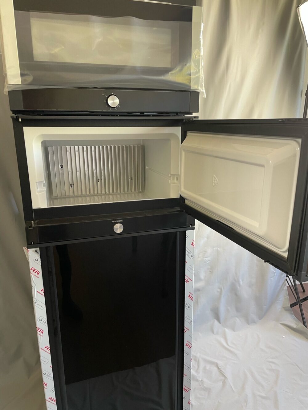 Dometic RMDT 10.5 Kühlschrank mit Gefrierfach und Backofen 10-Series