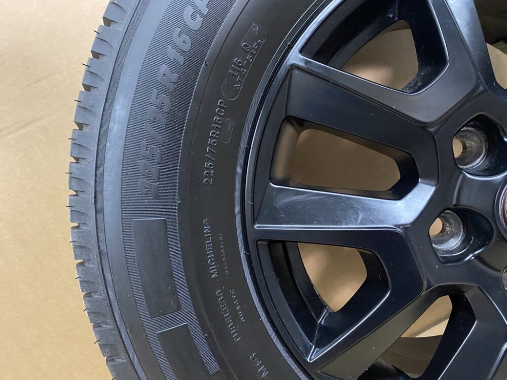 Michelin Agilis Camping 4 Kompletträder 225/75 R16CP Alufelge schwarz Fiat Emblem