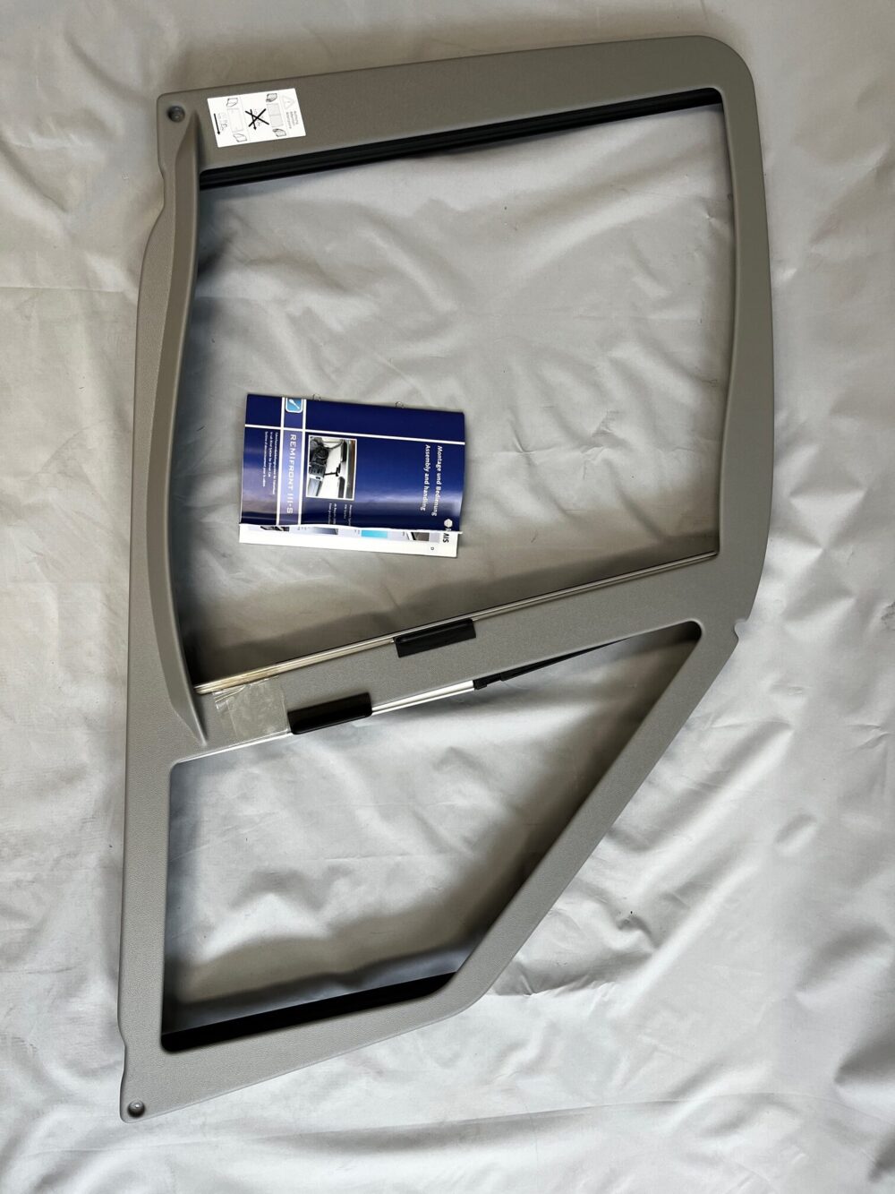 Remis Remifront Verdunklungslösung Fahrerkabine Sprinter/VW Crafter >2006 links