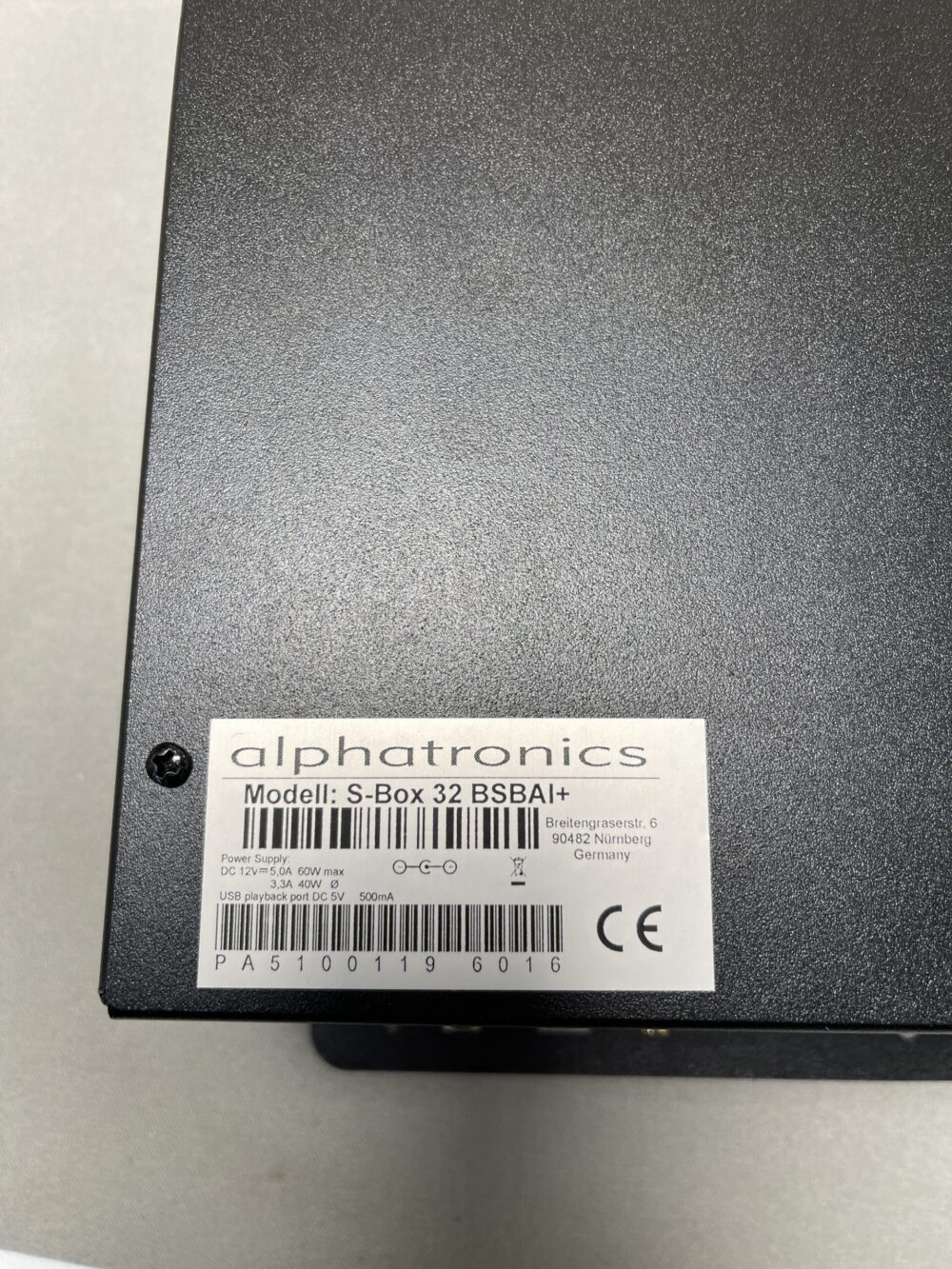 Alphatronics S-Box 32" BSBAI+