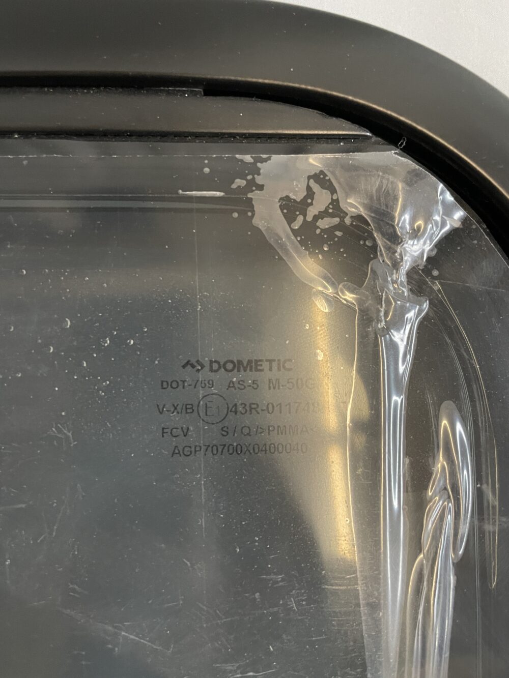 Ausstellfenster  Dometic S7 P 700 x 400 mm, schwarz getönt