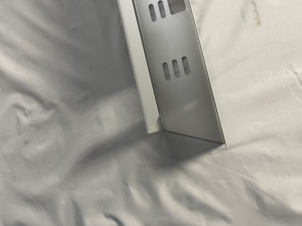Schreibtisch Kabelwanne horizontal silber inkl. Anleitung + Schrauben