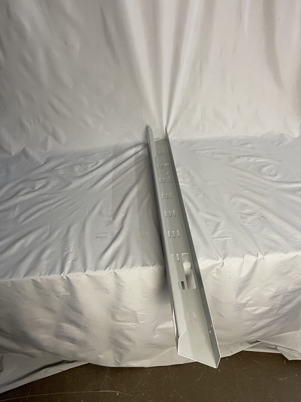 Schreibtisch Kabelwanne horizontal silber inkl. Anleitung + Schrauben