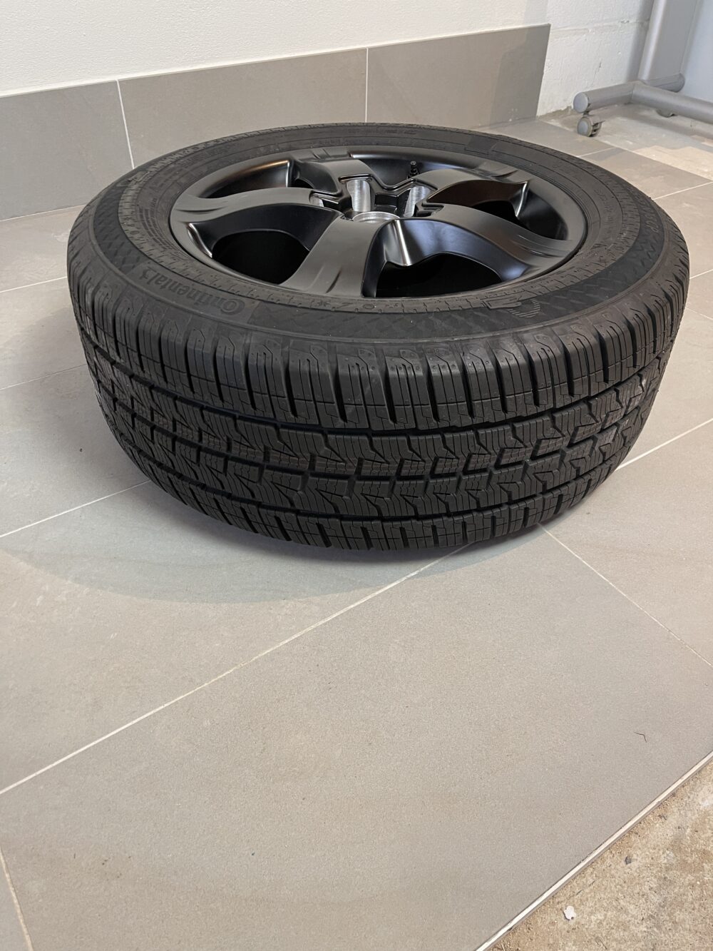 Continental VanContact Camper Komplettrad 255/55 R18 CP schwarz 1 Stück