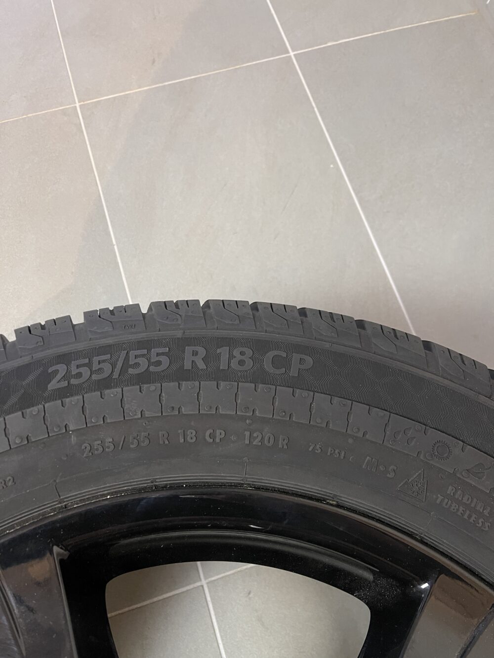 Continental VanContact Camper Kompletträder 255/55 R18 CP schwarz 4 Stück
