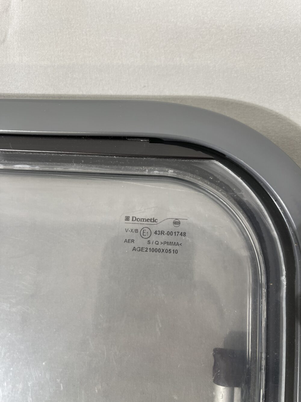 Dometic Ausstellfenster  1000x510mm grau mit Zentralverriegelung