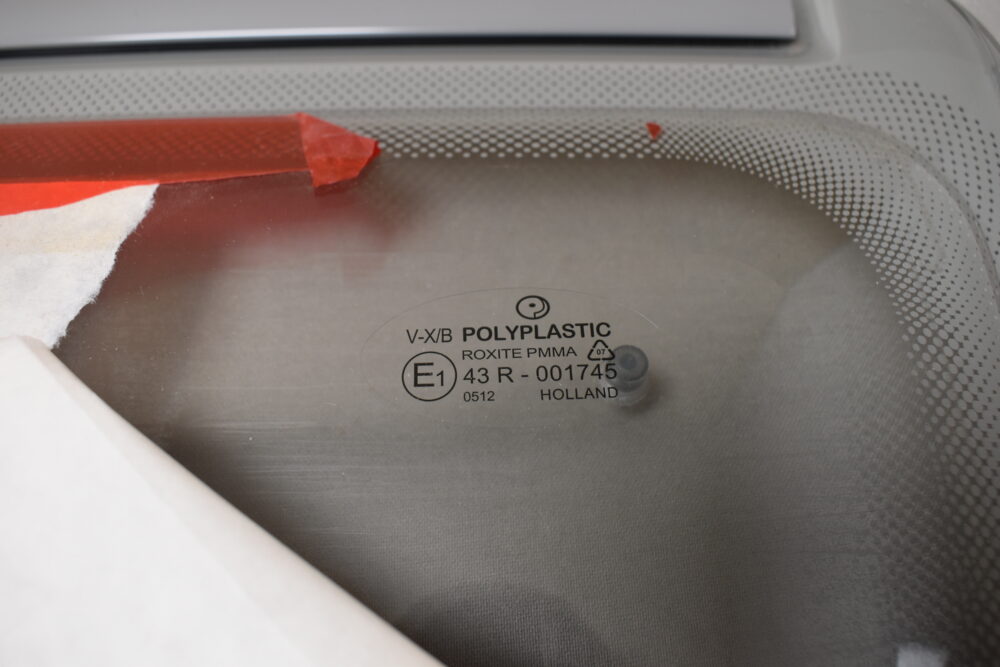 Ausstellfenster Polyplastic ca. 955 x 475 mm