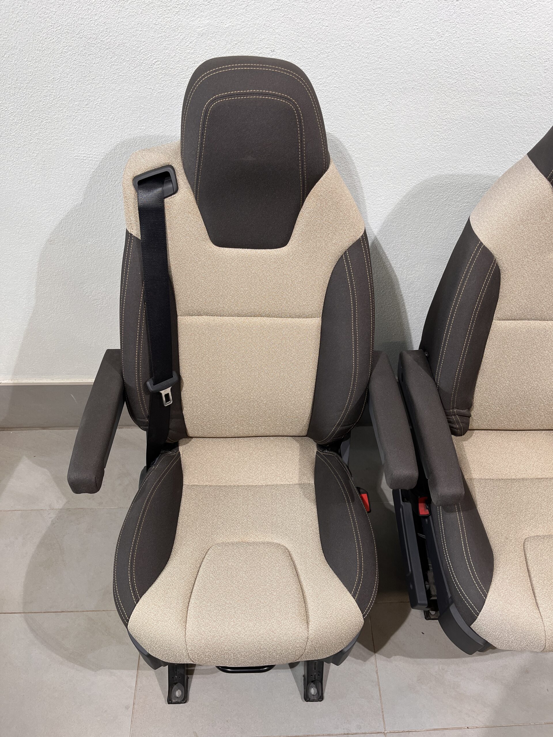 ISRI Fiat Ducato Fahrersitz & Beifahrersitz mit Drehkonsole Jumper Boxer  Camper – Ersatzteile für Wohnmobil