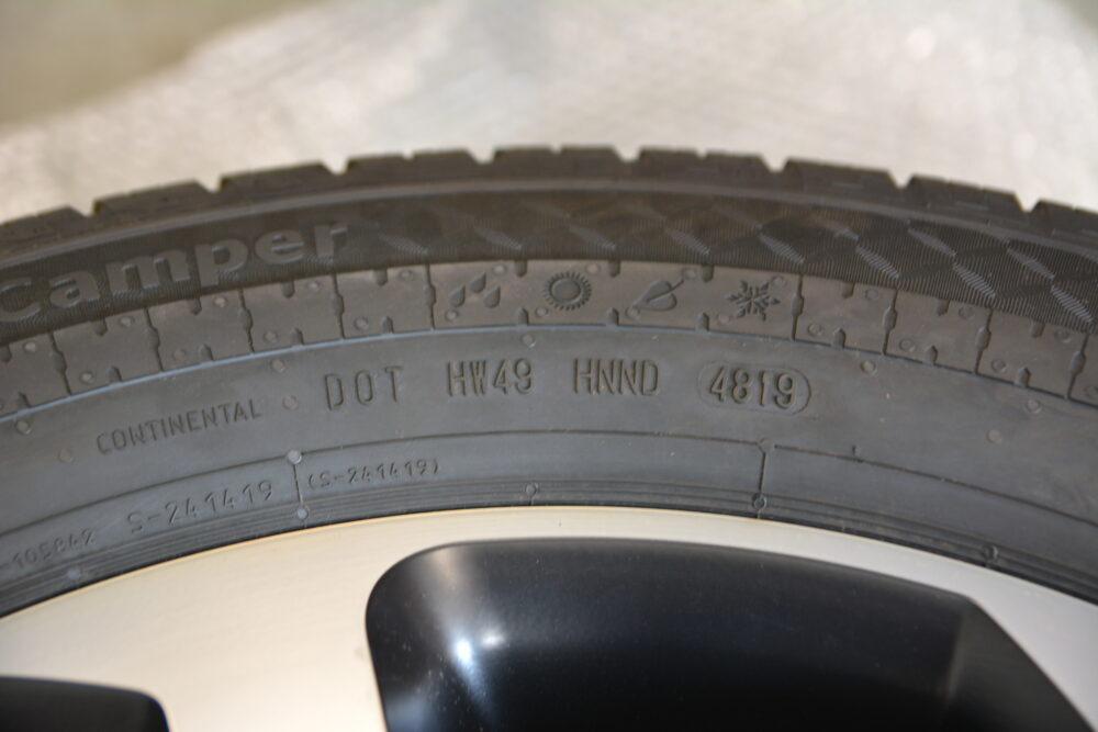 Continental Van Contact Camper 255/55R18