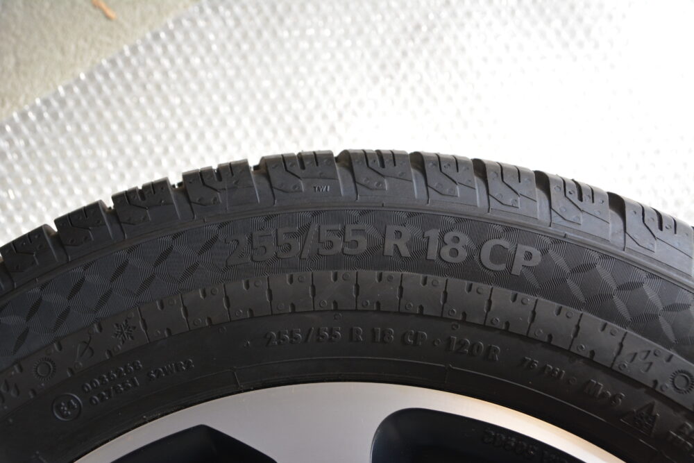 Continental Van Contact Camper 255/55R18