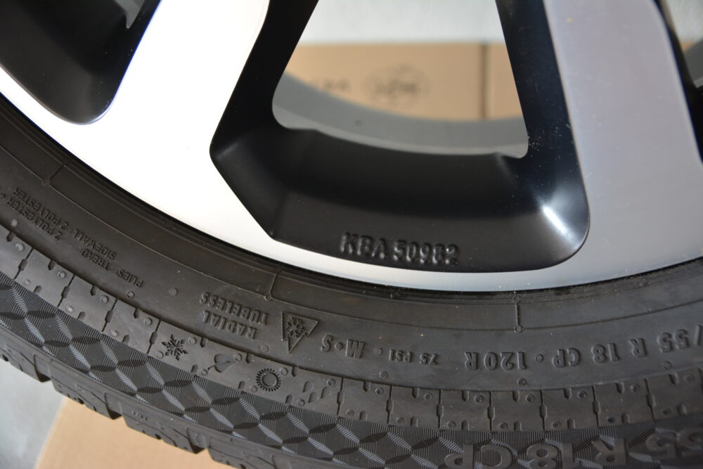 Continental Van Contact Camper 255/55R18
