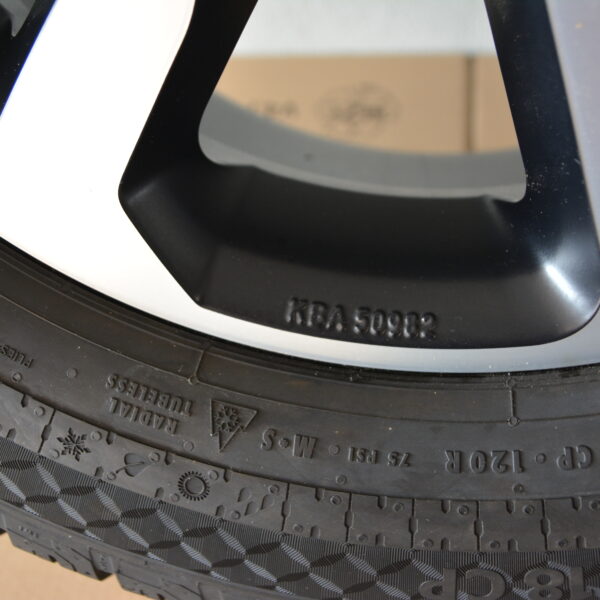 Continental Van Contact Camper 255/55R18