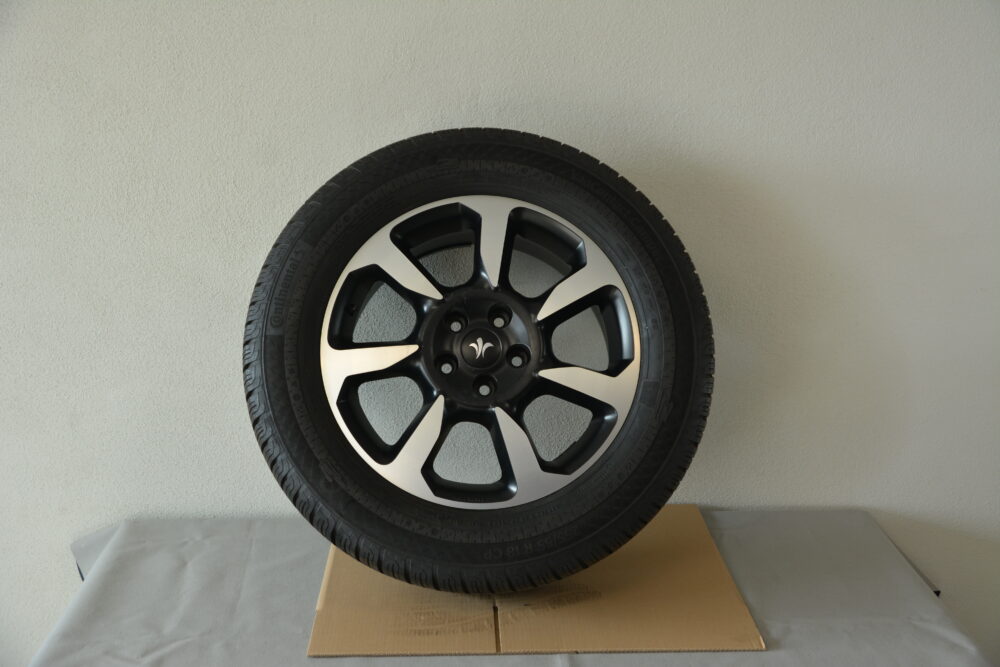 Continental Van Contact Camper 255/55R18