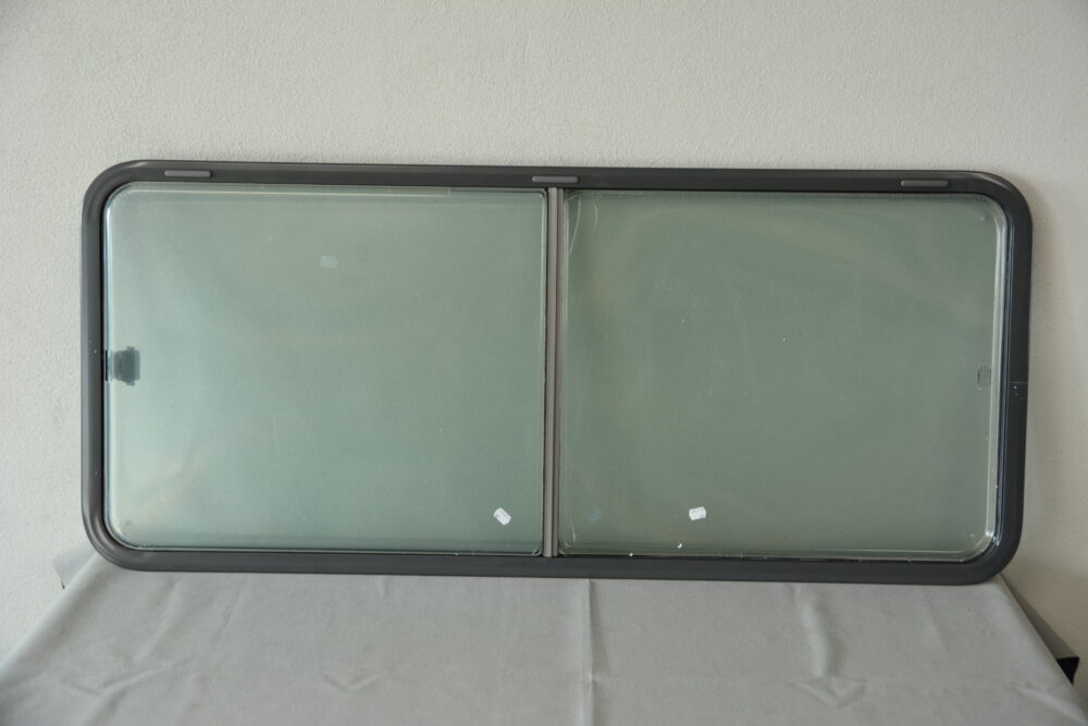 S7 Dometic  Schiebefenster 1400x600mm Grau