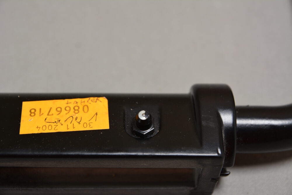 Spiegelarm Fahrerseite Liner 1
