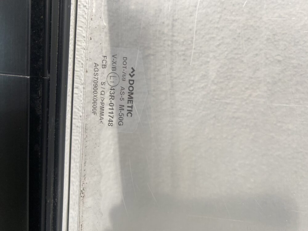 Dometic Schiebefenster 900x600mm S7 schwarz