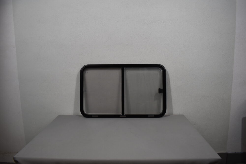Dometic Schiebefenster S7 900x550mm Schwarz