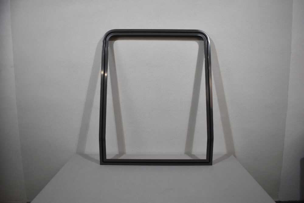 Klappenrahmen 850x1000mm – Winkel untere Kante 15° – grau – Niesmann & Bischoff