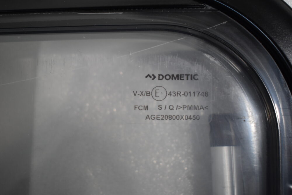 Dometic S7 Z Ausstellfenster 800x450 Alurahmen schwarz