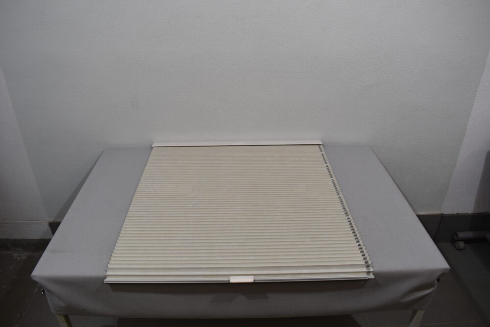 Verdunklungsrollo Fahrerseite 900x1125mm weiß