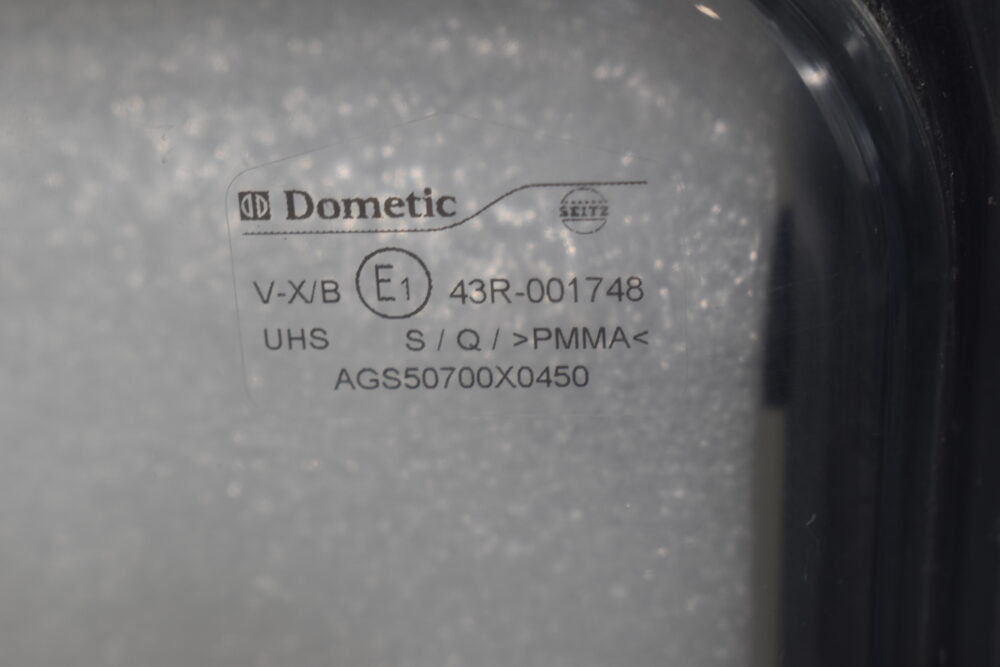 Dometic Ausstellfenster 700x450mm; dunkel grau