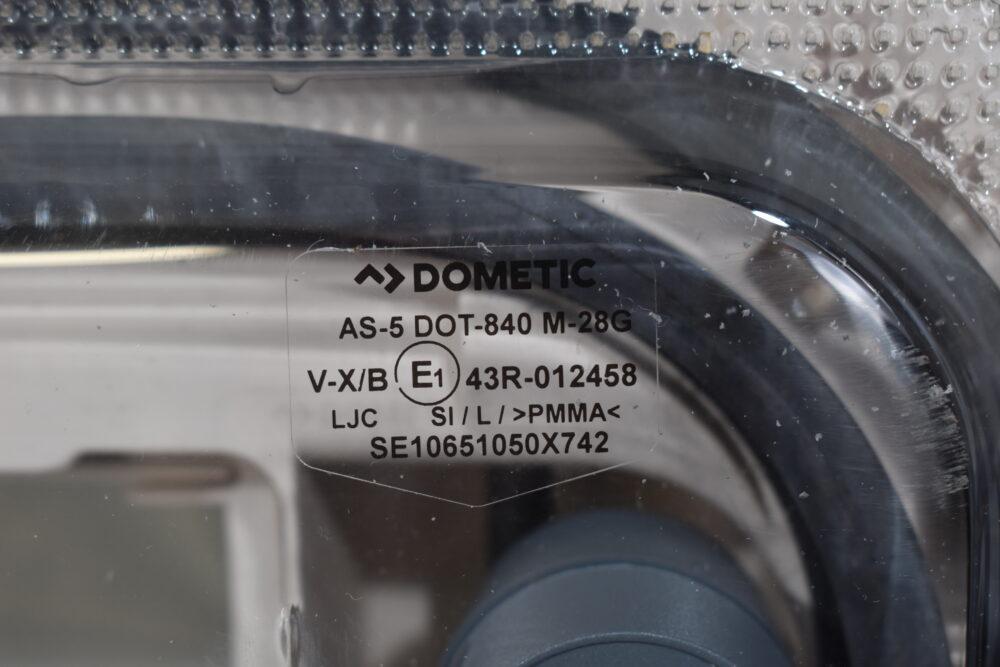 Dometic Dachhaube 965x665mm; mit Innenrahmen; weiß