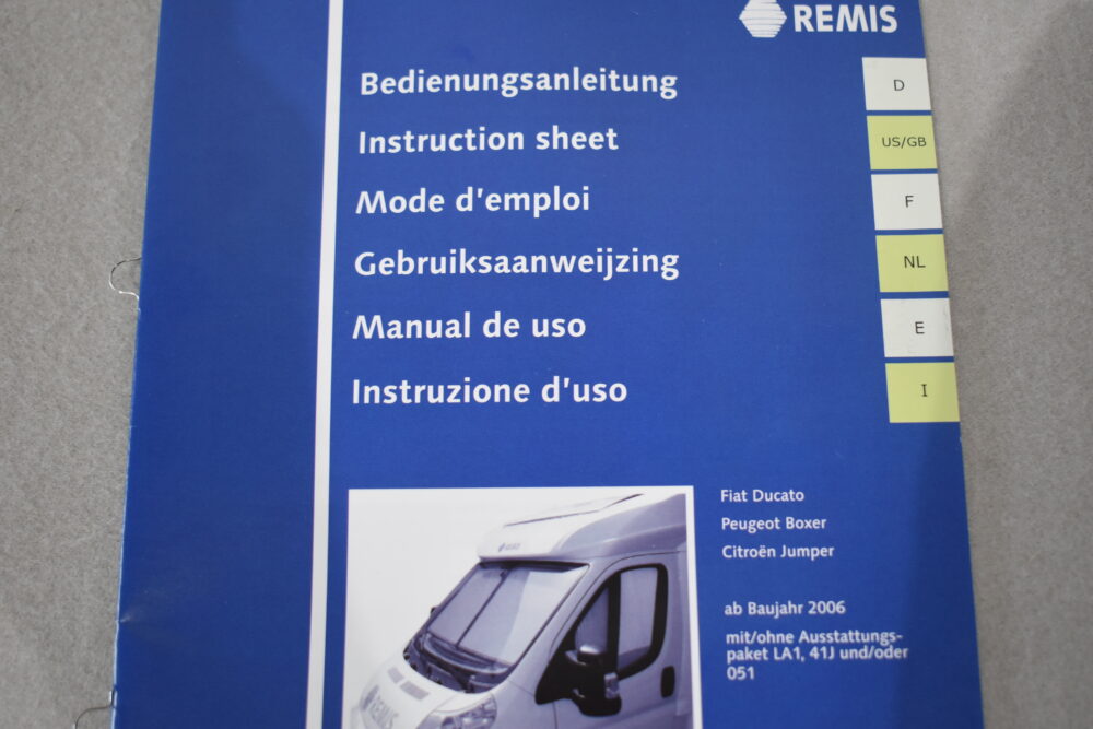 Remis Verdunklungsrollo mit Regensensor und Spurhalteassistent für Fahrerkabine