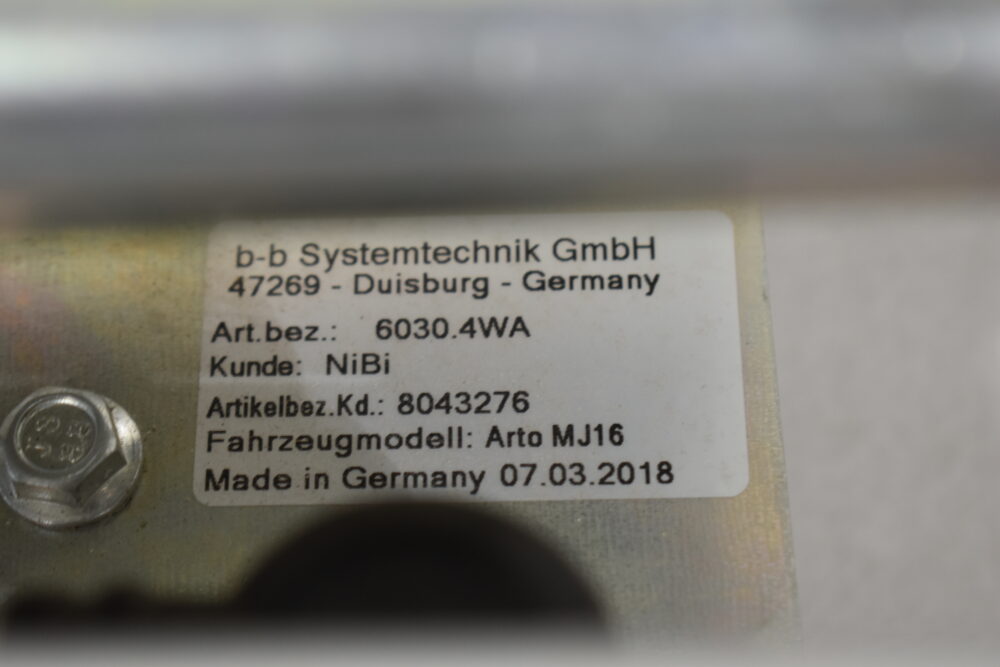 Scheibenwischmotor b-b Systemtechnik mit Arm