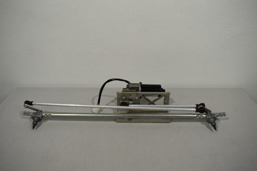 Scheibenwischmotor b-b Systemtechnik mit Arm