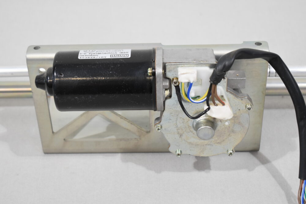 Scheibenwischmotor BB403868 mit Arm