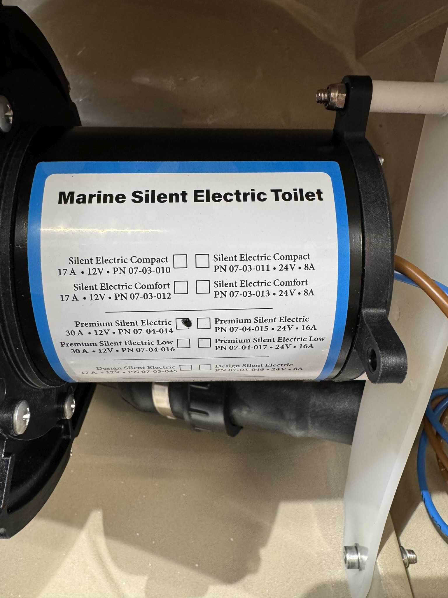 Albinus Marine Keramik-Zerhacker-Toilette für Wohnmobil PN 07-04-014 – Bild 8