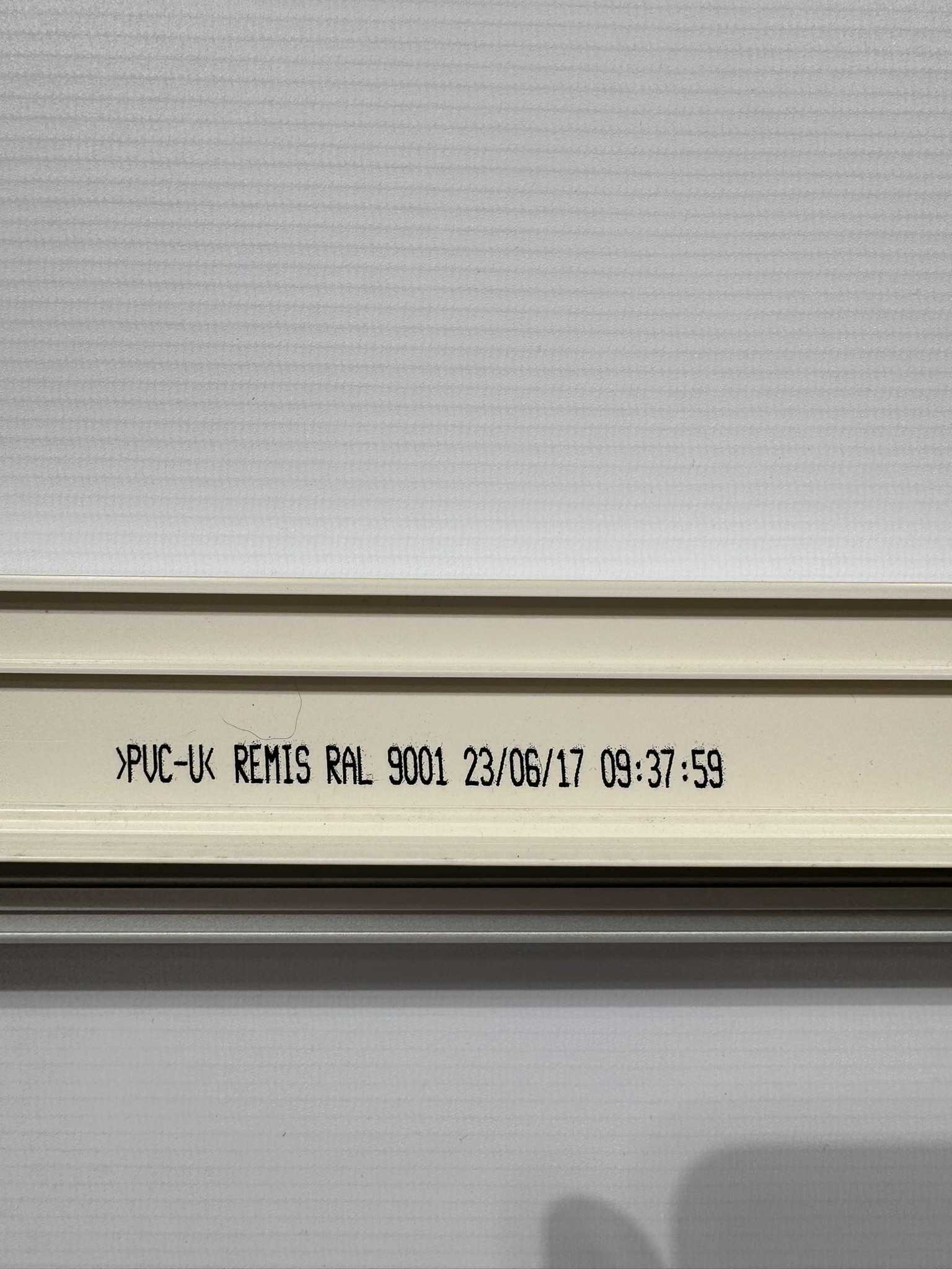 Niesmann+Bischoff Remis Kombirollo 1400x750mm RAL9001 – Bild 5