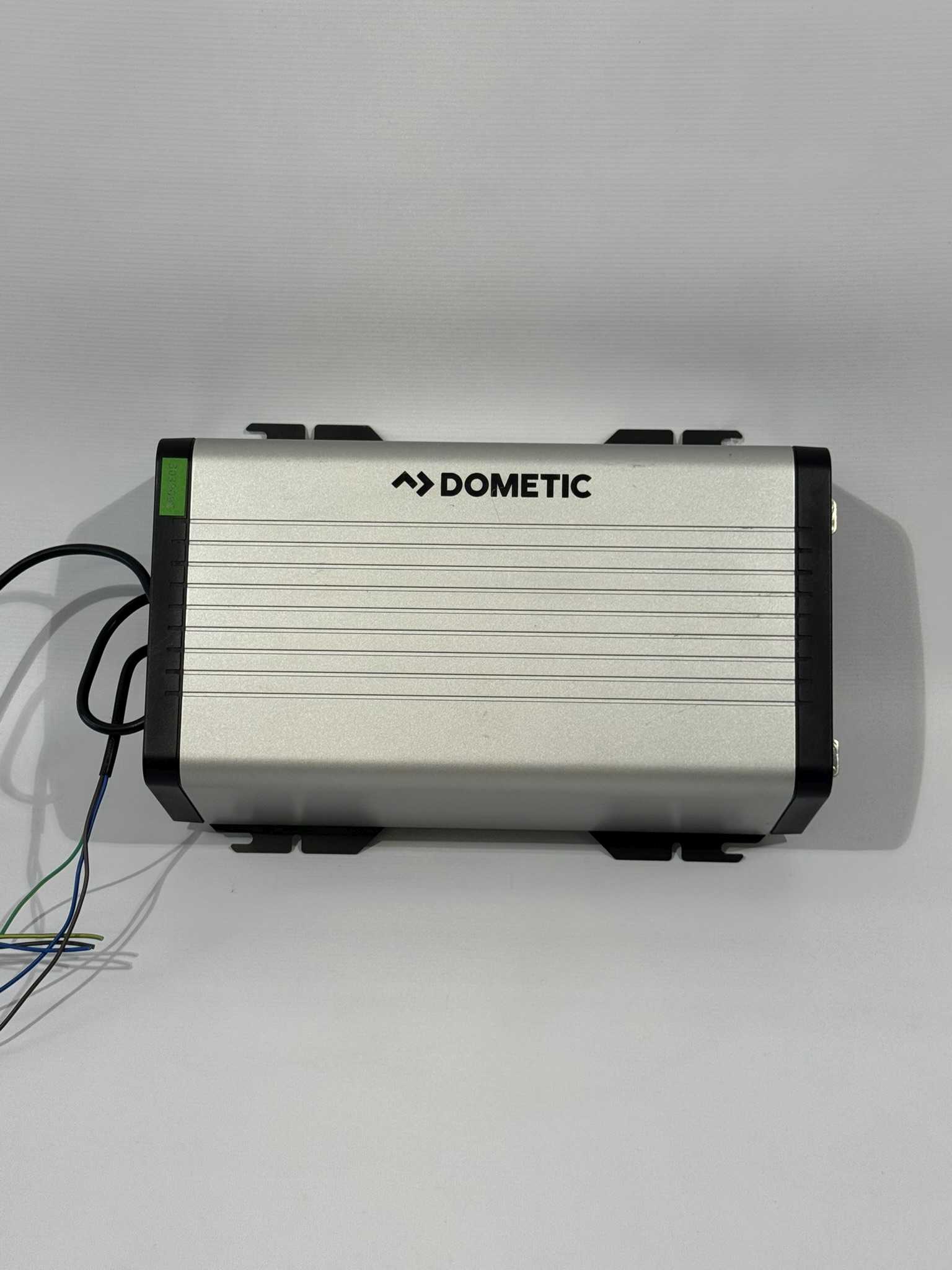 Dometic Sinus Wechselrichter DSP1812T – Bild 2