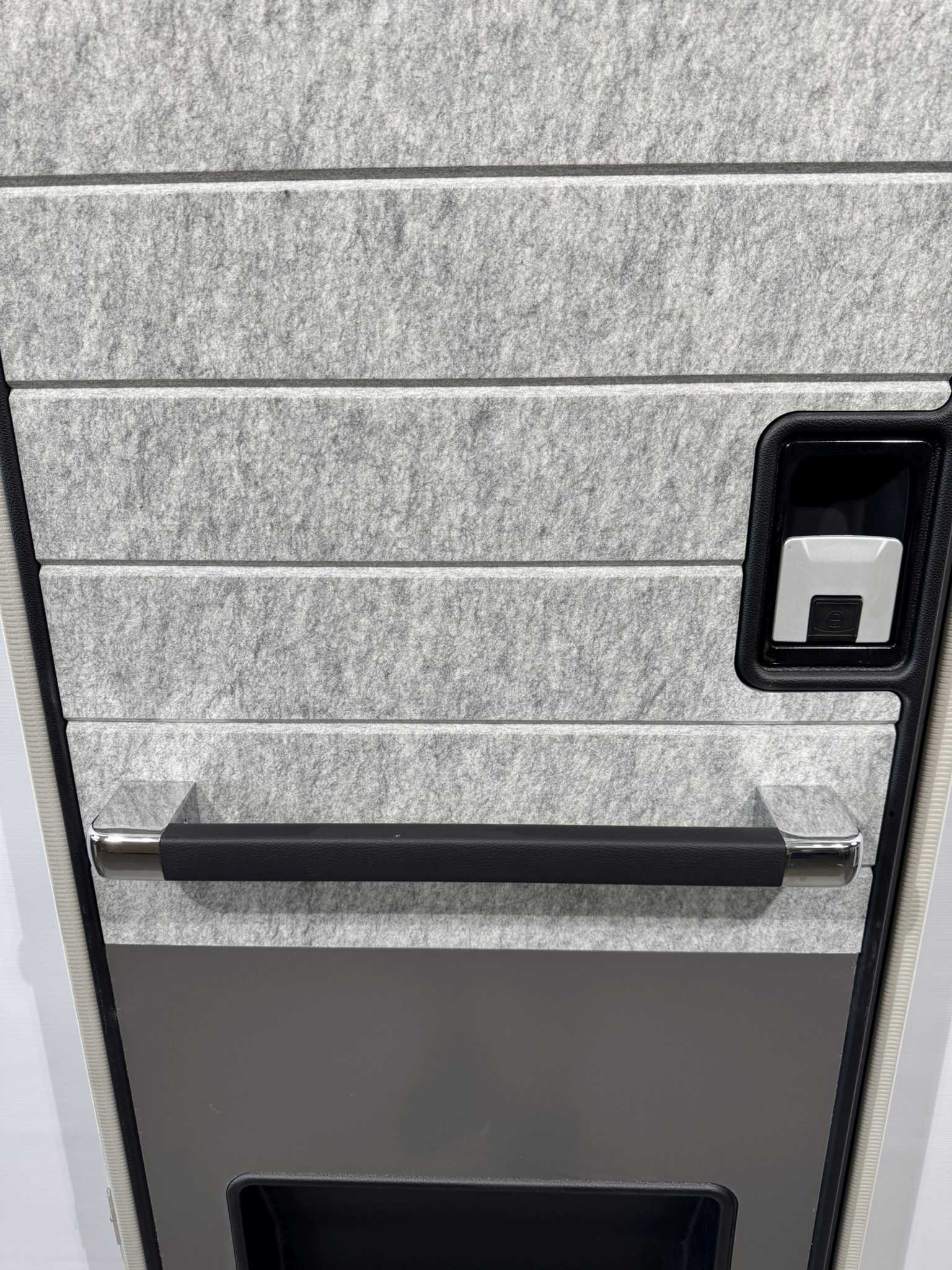 Niesmann + Bischoff Aufbautür 1930x650mm weiß – Bild 11
