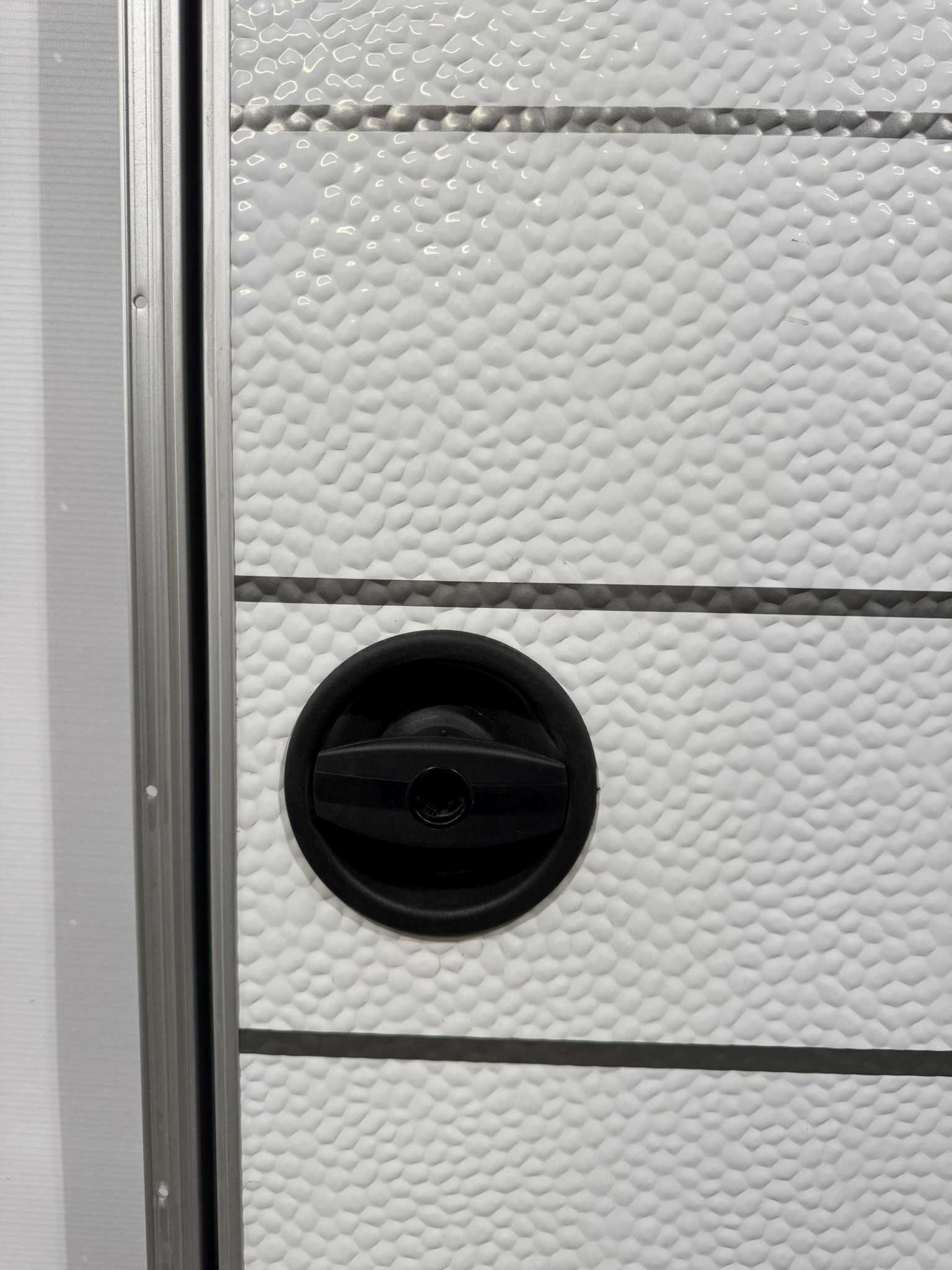 Hymer Aufbautür für Wohnwagen 1731x544mm Hammerschlagblech 2-teilig – Bild 7
