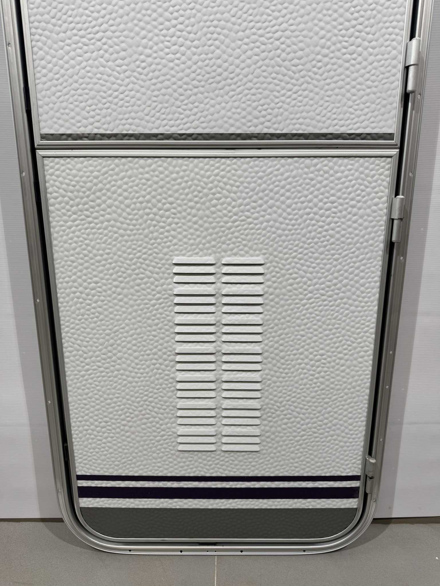 Hymer Aufbautür für Wohnwagen 1731x544mm Hammerschlagblech 2-teilig – Bild 8