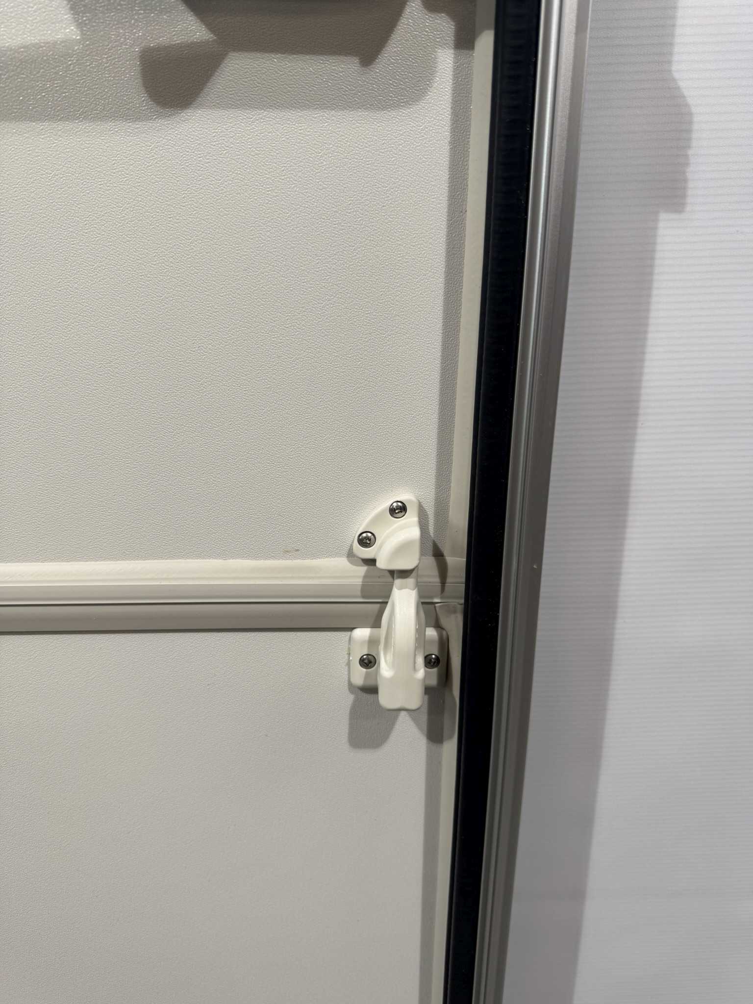 Hymer Aufbautür 2-teilig Hammerschlag 1750x545mm – Bild 8