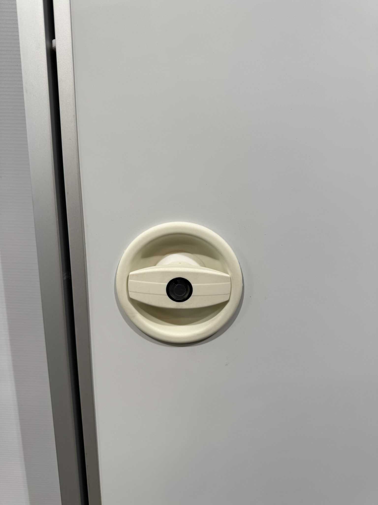 Hymer Aufbautür 1750x545mm weiß 2-teilig – Bild 4