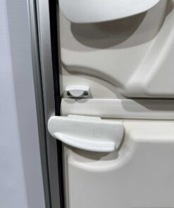 Hymer Aufbautür 1740x580mm weiß 2-teilig mit Fenster – Bild 11