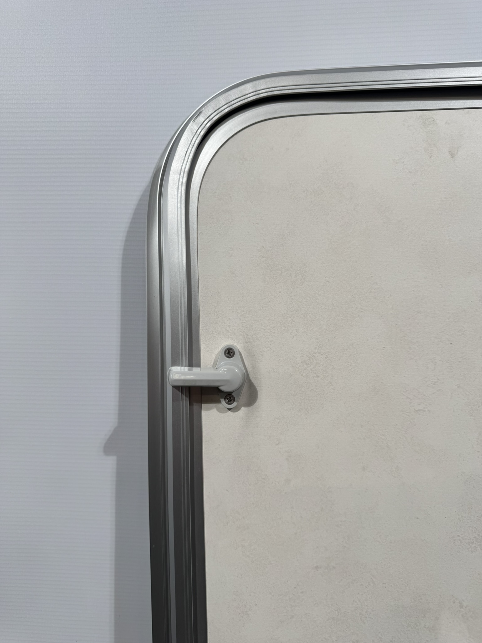 Hymer Aufbautür 1740x555mm weiß 2-teilig Hammerschlag – Bild 12