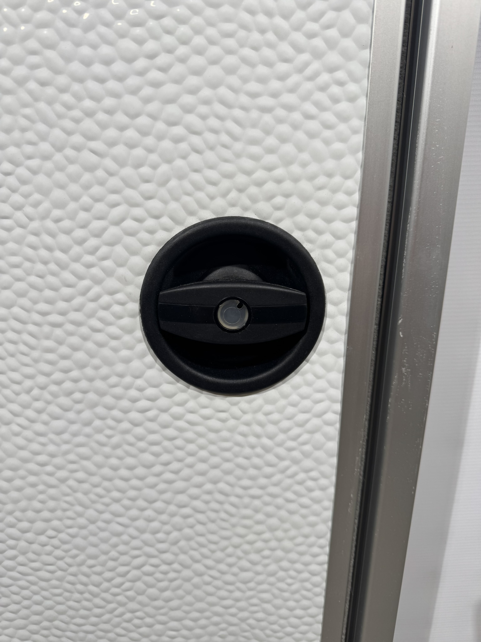 Hymer Aufbautür 1740x555mm weiß 2-teilig Hammerschlag – Bild 3