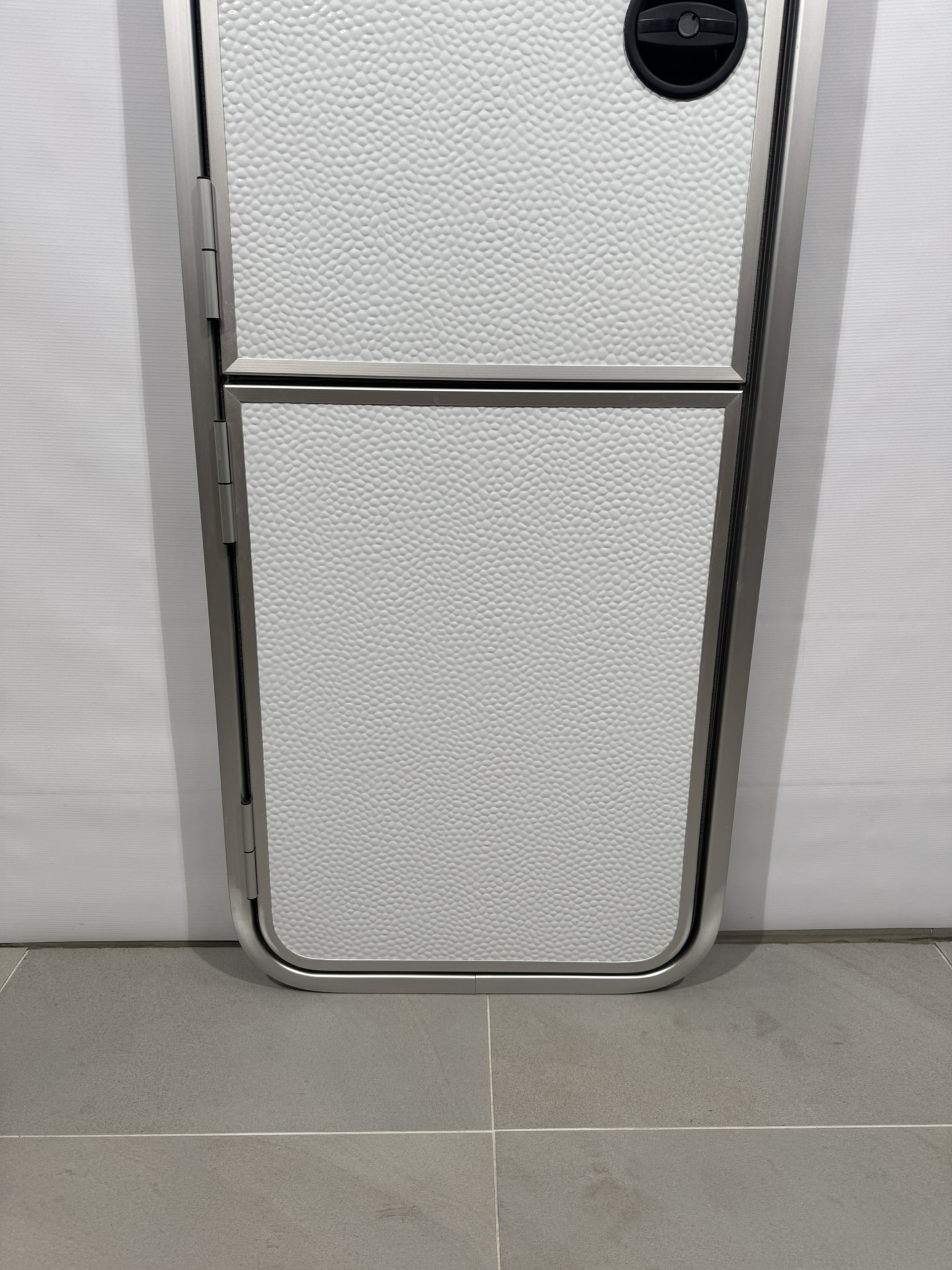 Hymer Aufbautür 1740x555mm weiß 2-teilig Hammerschlag – Bild 5