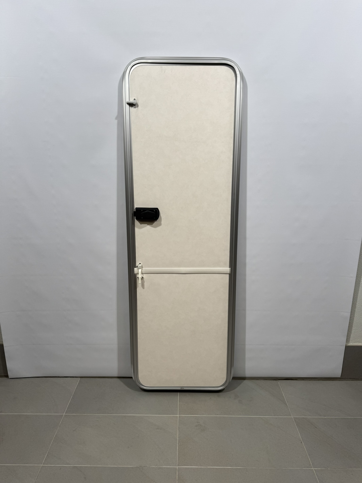 Hymer Aufbautür 1740x555mm weiß 2-teilig Hammerschlag – Bild 6