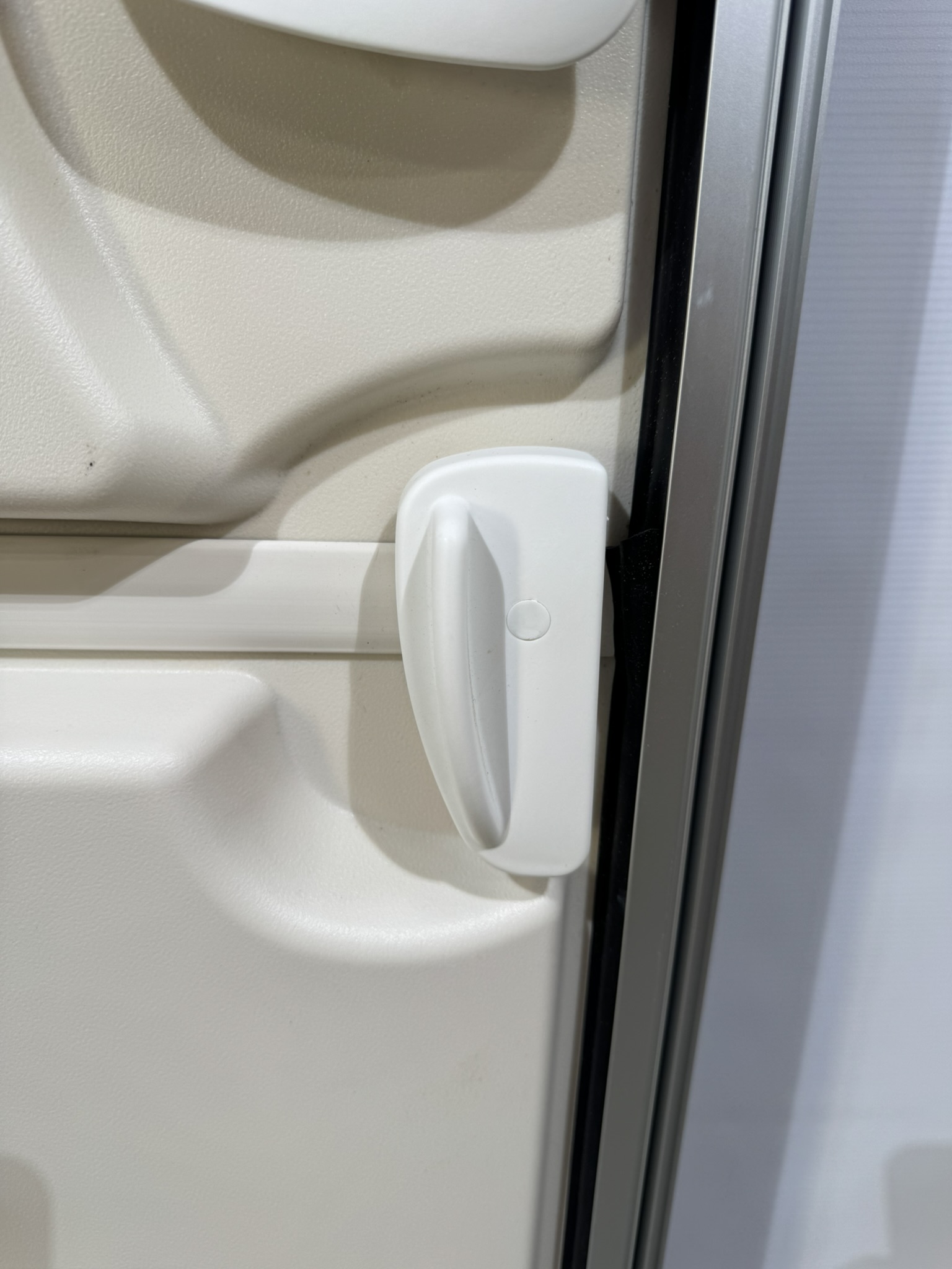 Hymer Aufbautür 2-teilig mit Fenster 1740x580mm – Bild 11